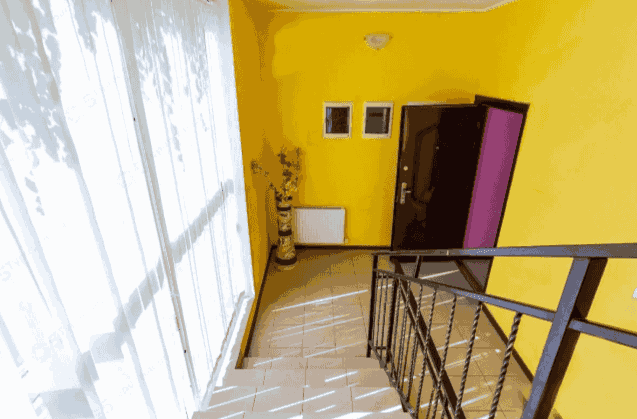 Гостевой дом у моря, Джемете - вид на лестницу.png