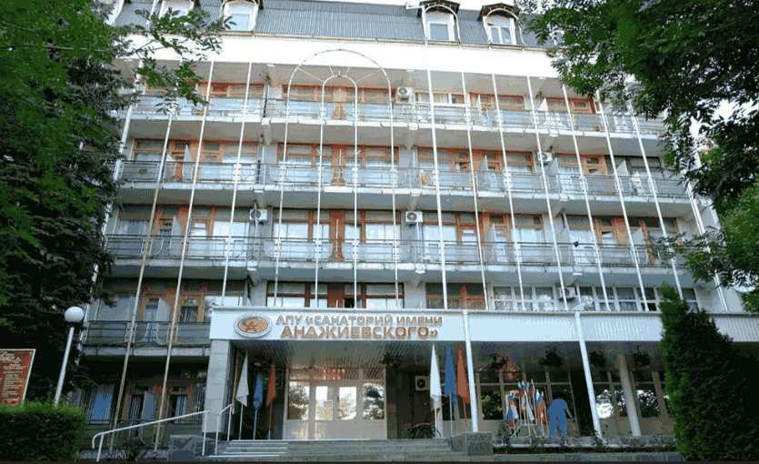 Санаторий имени Анджиевского, город Ессентуки -главный корпус .png