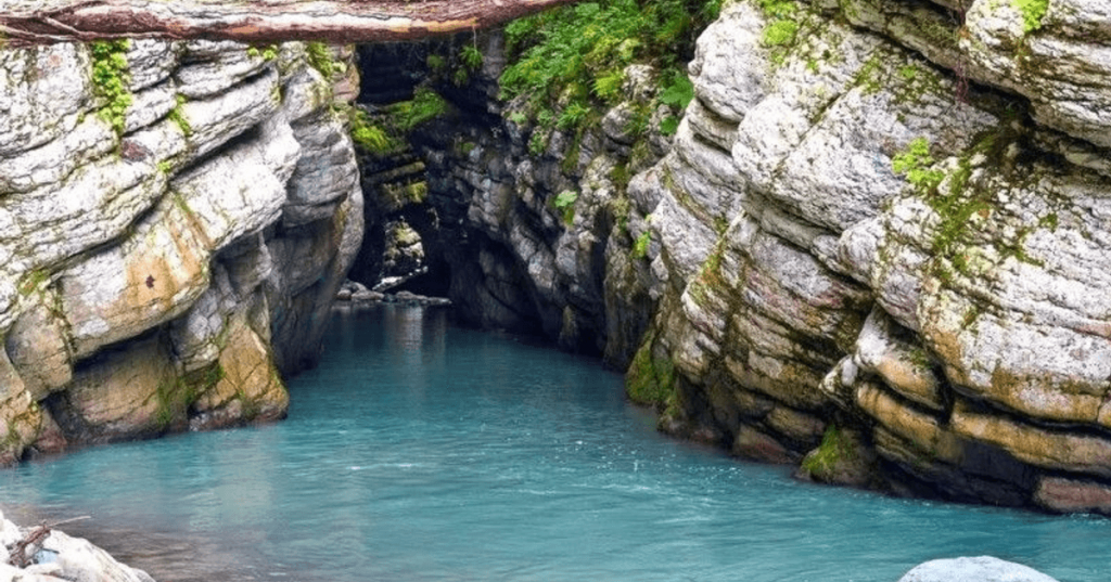 Ущелье реки Цихерва.png Ущелье реки Цихерва.png