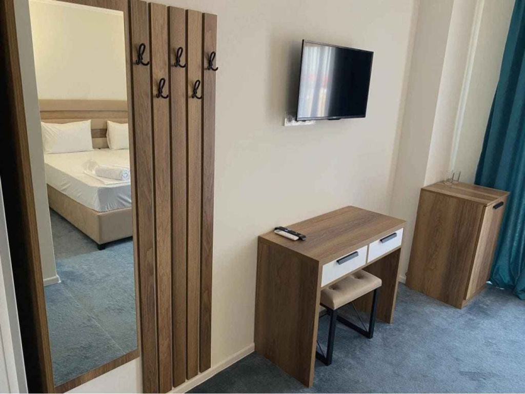 Royal Palace в Кобулети, вид на зеркало.jpeg