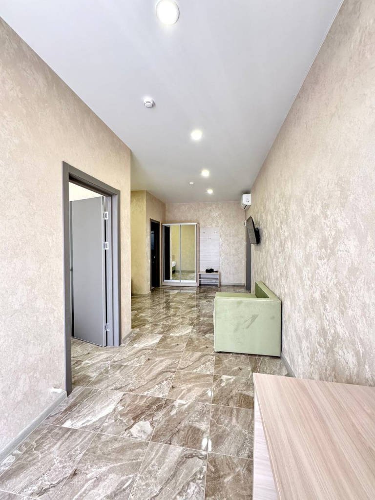 Гостевой дом Илиос в Кабардинке двуспальная кровать холл.jpg