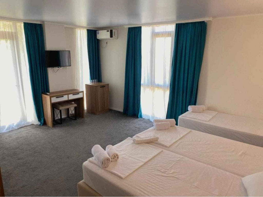 Royal Palace в Кобулети вид на телевизор с кроватей.jpg