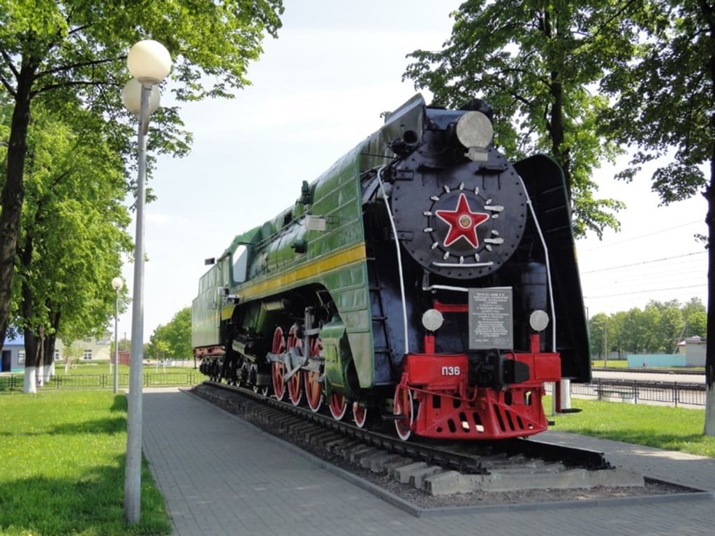 Памятник-паровоз П36-0120 в Орше.jpg