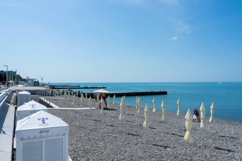 Пляж Маяк Сочи.jpg