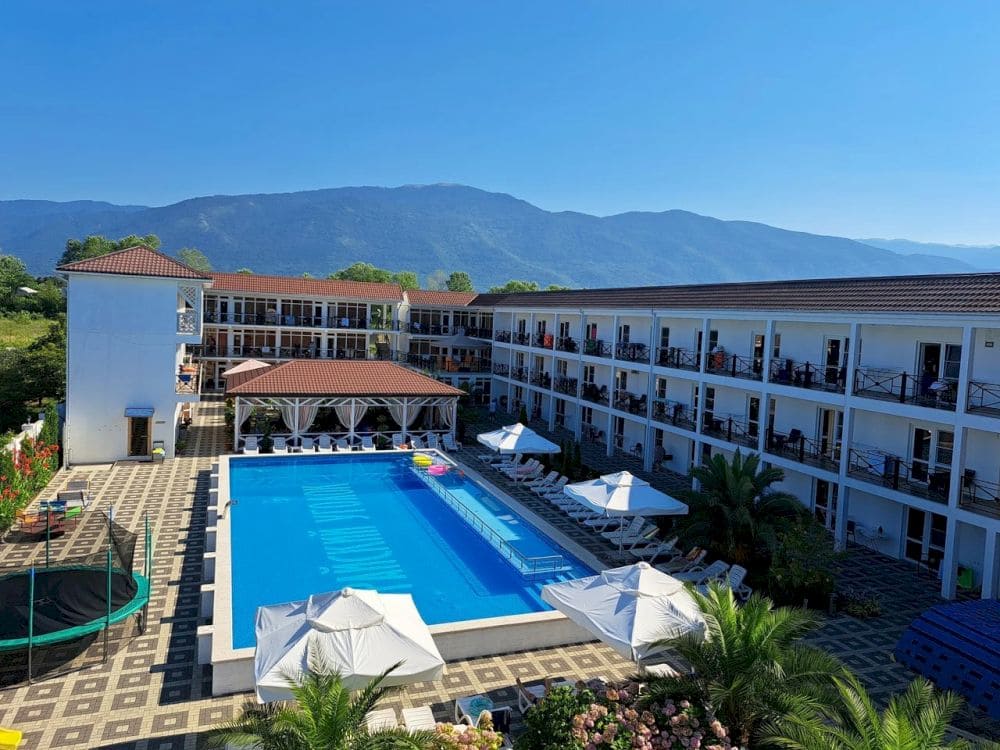 Отель Райский уголок в Ахаладзы вид сверху.jpg Отель Райский уголок в Ахаладзы вид сверху.jpg