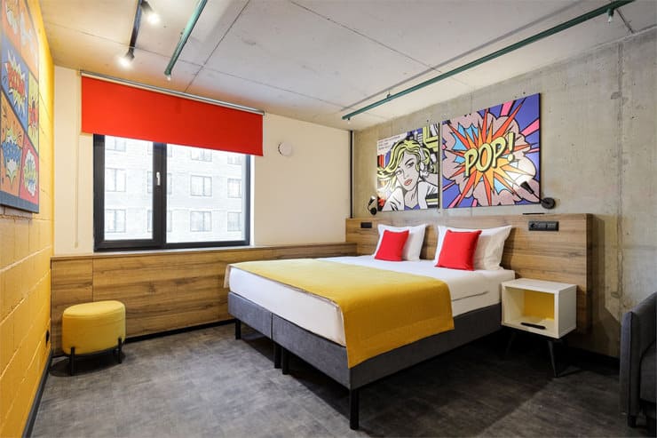 Ramada двуспальная кровать в номере.jpg Ramada двуспальная кровать в номере.jpg