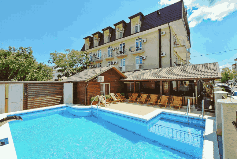 Гостевой дом Александрия на Добской- бассейн вид сбоку_4.png