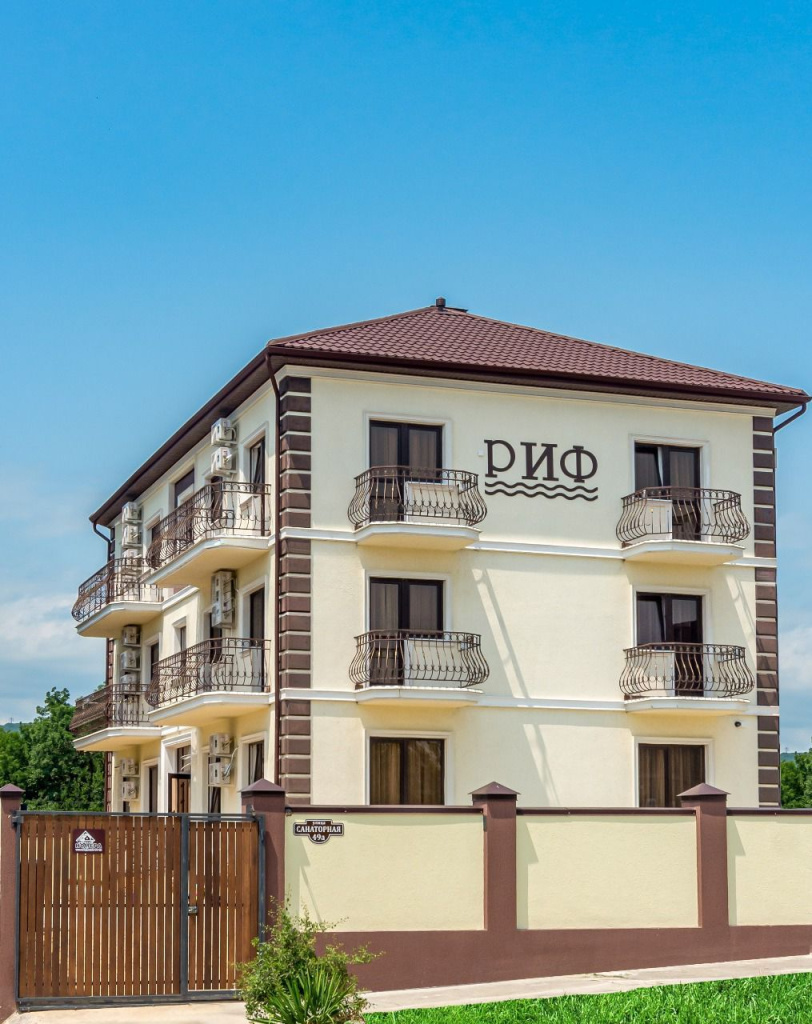 Отель Риф в Геленджике,вид снаружи.JPG