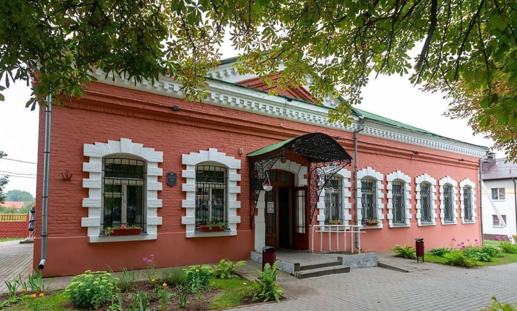 Толочинский районный краеведческий музей.jpg