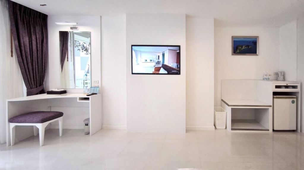 Andaman Beach Suites Hotel 4 вид в номере.jpg Andaman Beach Suites Hotel 4 вид в номере.jpg