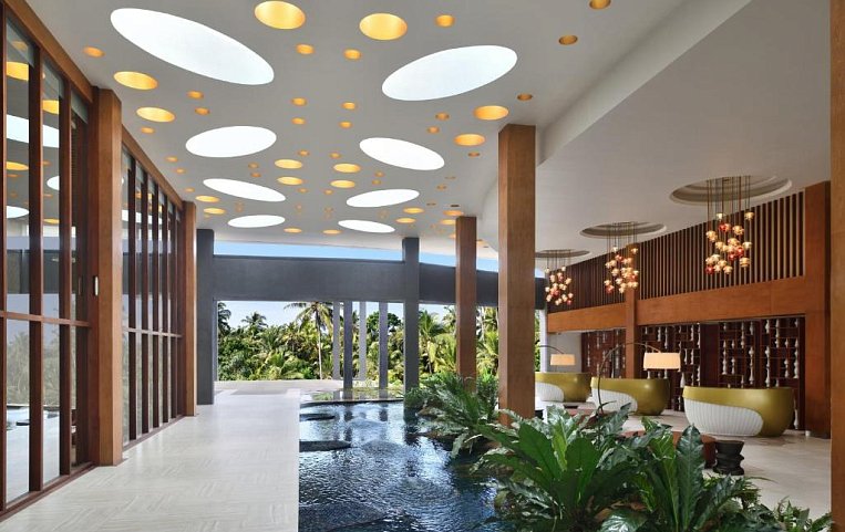 Sheraton Kosgoda Turtle Beach Resort 5 ресепшен сбоку.jpg