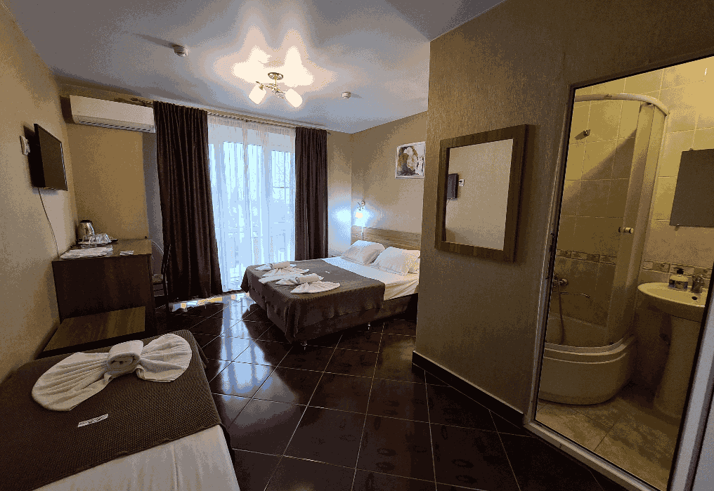 Гостиница Магнолия в Гаграх , румминг в двуспальном номере.png