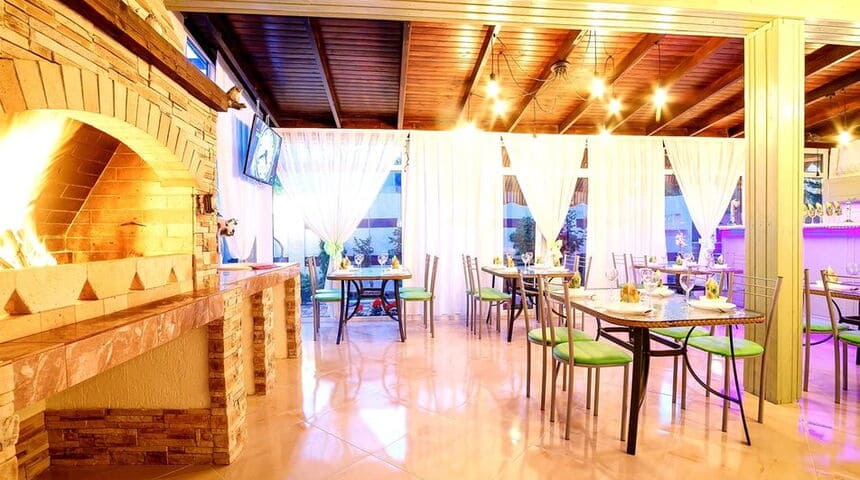 Гостевой дом Прага в Кабардике, столовая.jpg