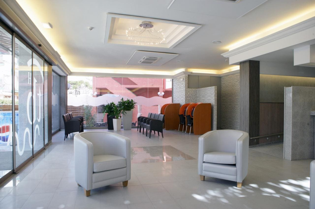 Tossa Beach Center 4 на побережье уютного Тосса-де-Мар, лобби.jpg