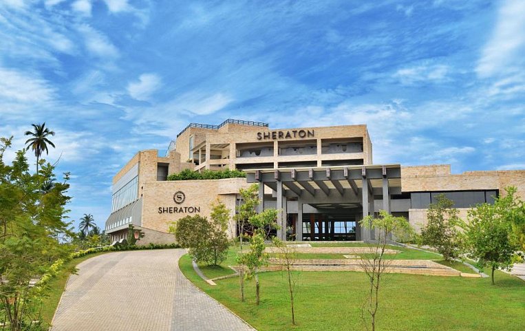 Sheraton Kosgoda Turtle Beach Resort 5 фронтальный вид на отель.jpg