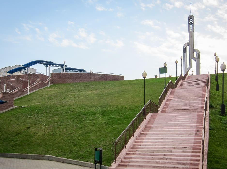 Памятник Ефрасини Полоцкой Речица, вид с набережной.jpg