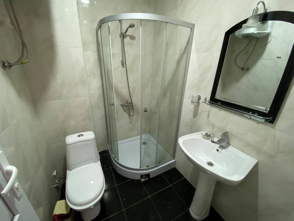 Отель Евразия Батуми - санузел, фронтальный вид.jpg