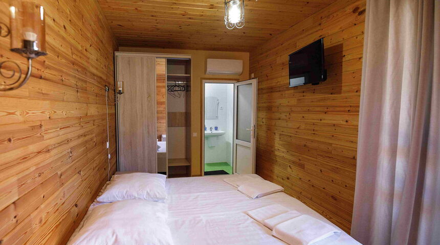 Отель Green terrace в г. Новый Афон номер с двуспальной кроватью.jpg