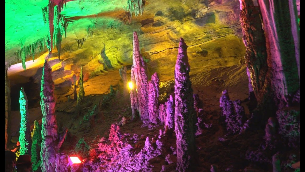 Пещера Желтого Дракона, в Китае.jpg