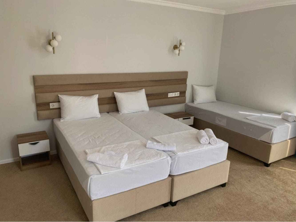 Royal Palace в Кобулети, трехместный номер.jpeg