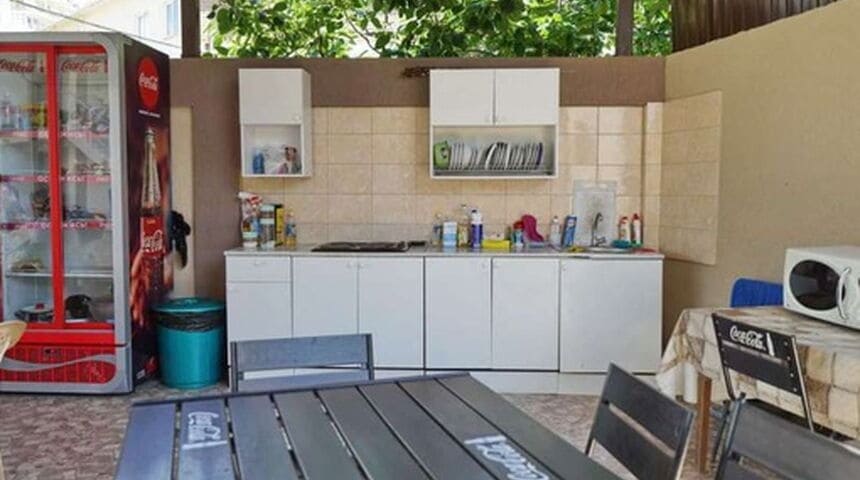 Гсотевой дом Валенсия в Лазаревском-кухня.jpg