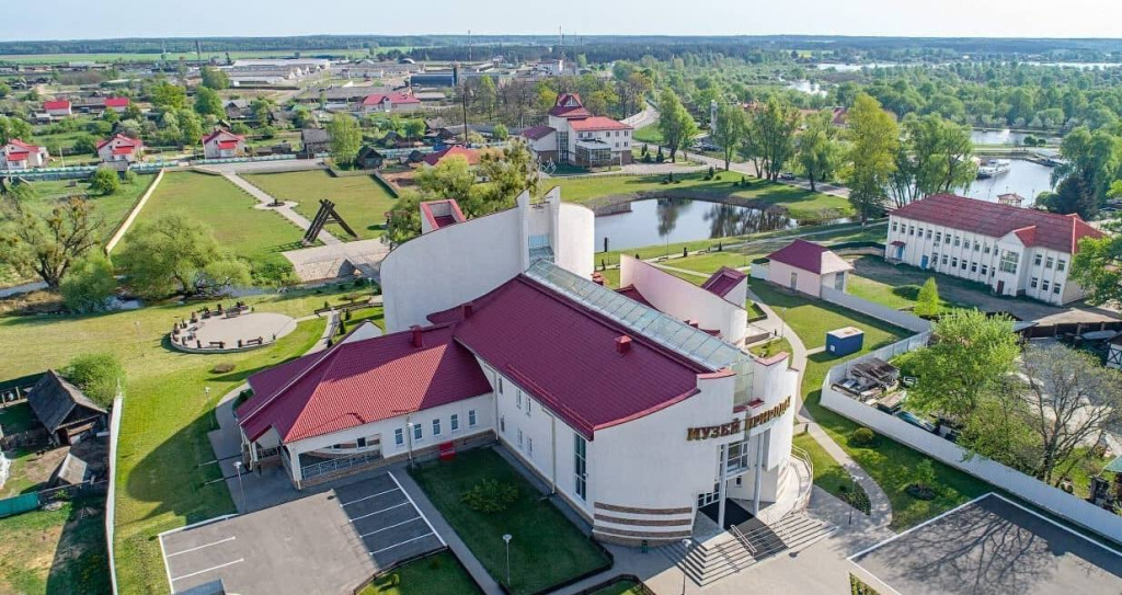 Лясковичи музей природы.jpg