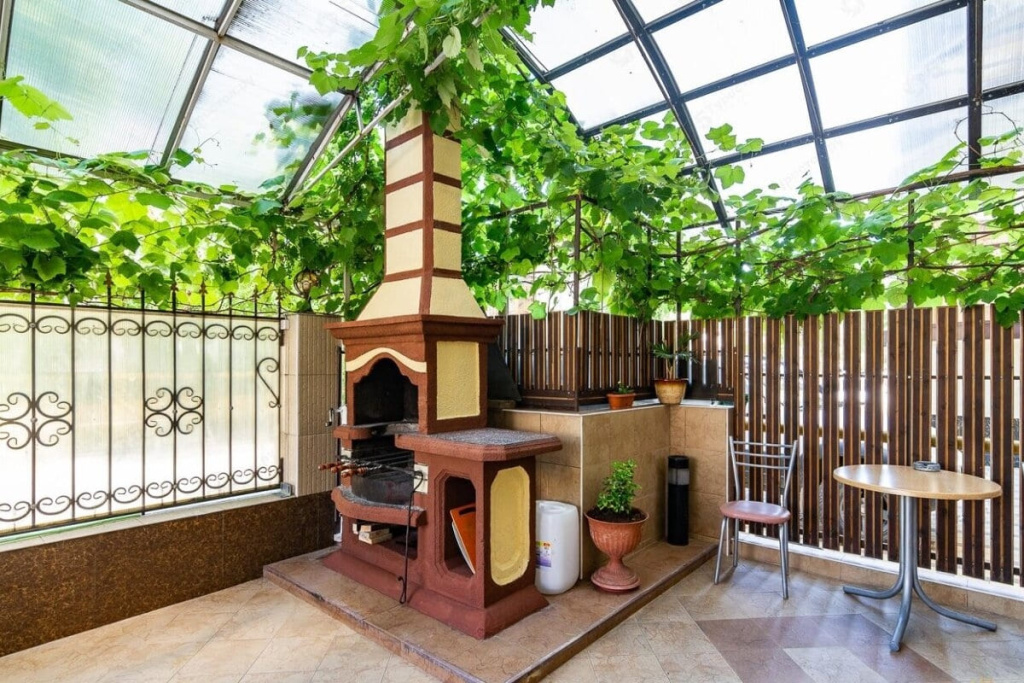 Гостевой дом Лакис в Кабардинке барбекюшница.jpeg Гостевой дом Лакис в Кабардинке барбекюшница.jpeg