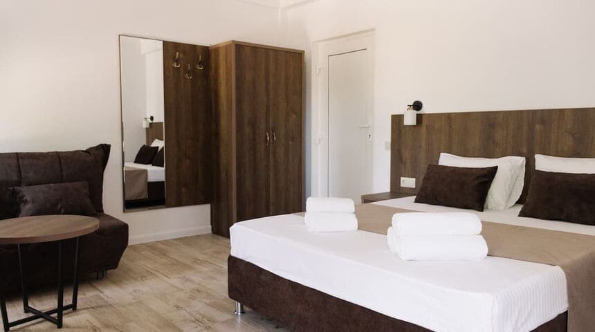 Отель Талион в Пицунде, Абхазия, вид на мномер.jpg