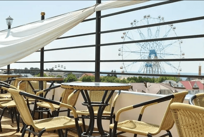 Гостевой дом Троя в Лазаревском вид с круши.png