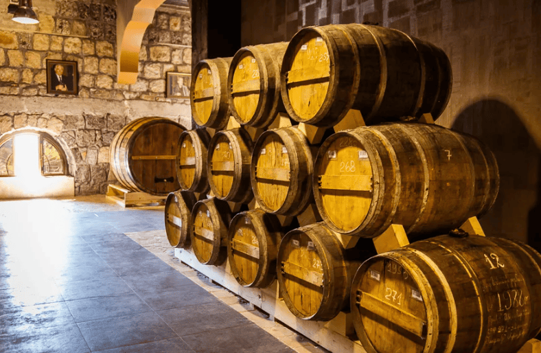 Ереванский завод коньячных вид -бочки.png