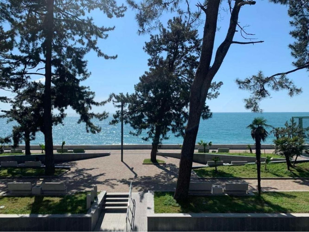 Вид из окна Отеля GB в Кобулети.jpg