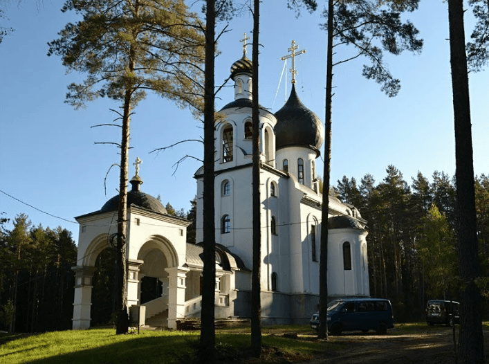 Женский монастырь Барань, красивый храм.png