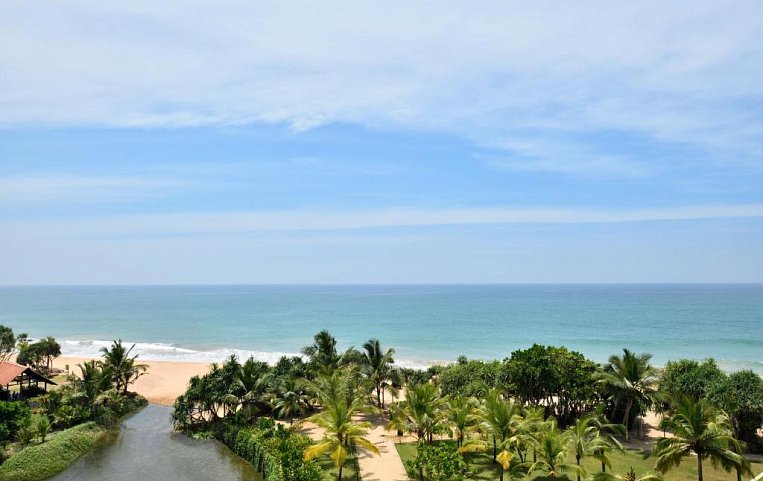 Sheraton Kosgoda Turtle Beach Resort 5 с моря.jpg