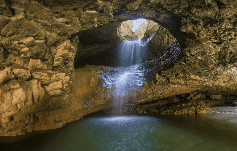 Салтинский подземный водопад.png