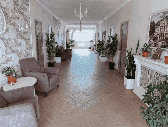 Гостевой дом Черноморский ковчег-коридор с креслами_22.png