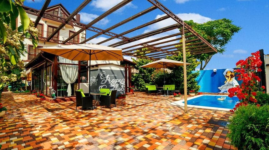 Гостевой дом Прага в Кабардике, бассейн.jpg