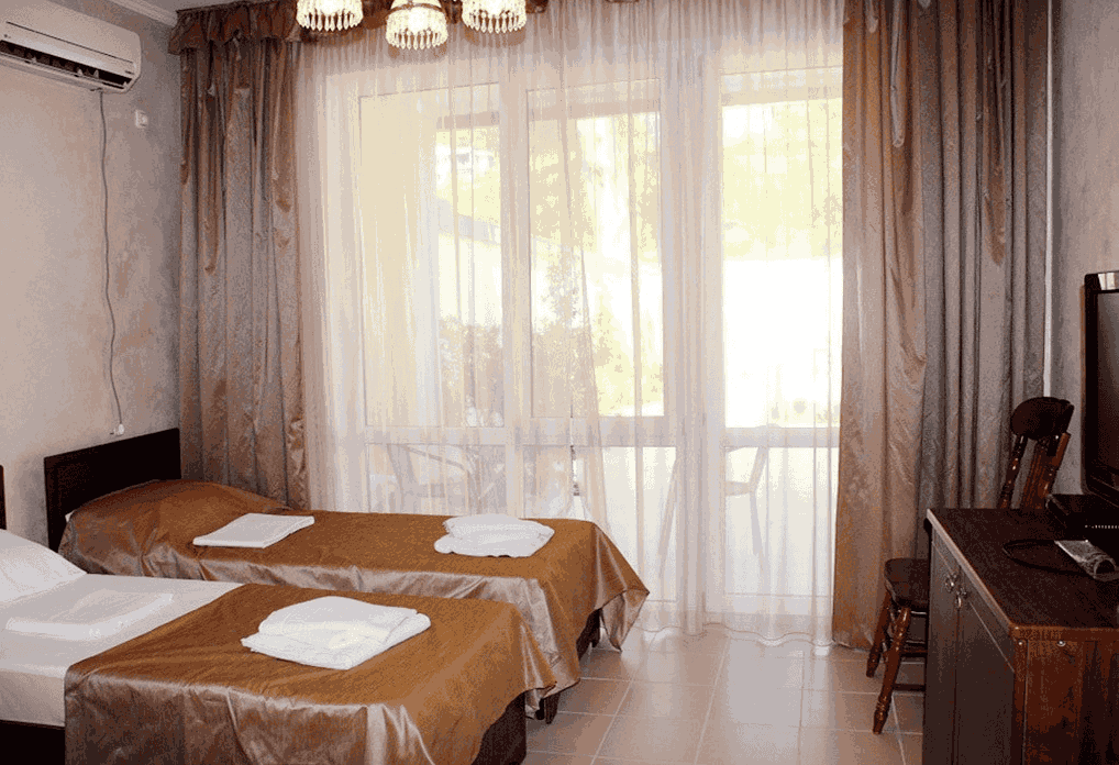 Гостевой дом Сказка в Гагра , номер с двумя односпальными кроватями.png