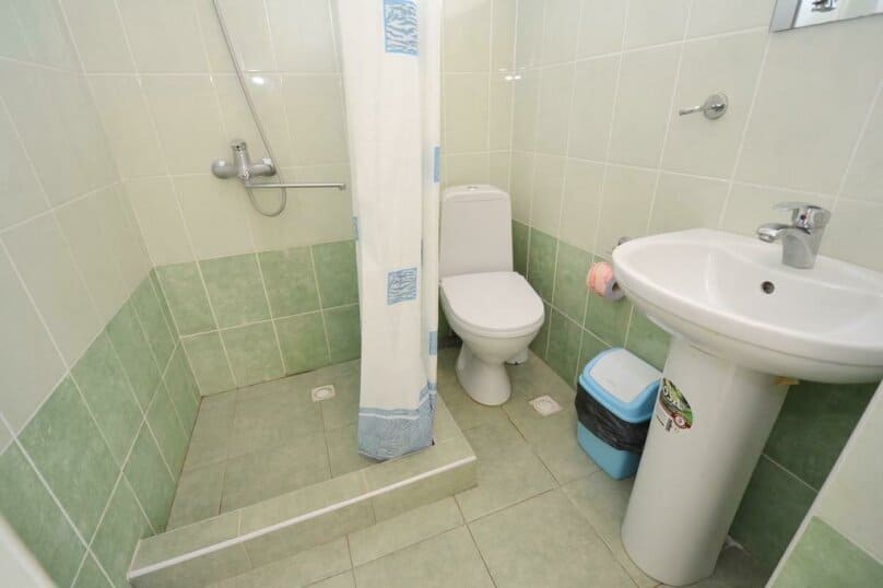 4-х местный номер в отеле Константинополь, Кабардинка, санузел.jpeg 4-х местный номер в отеле Константинополь, Кабардинка, санузел.jpeg