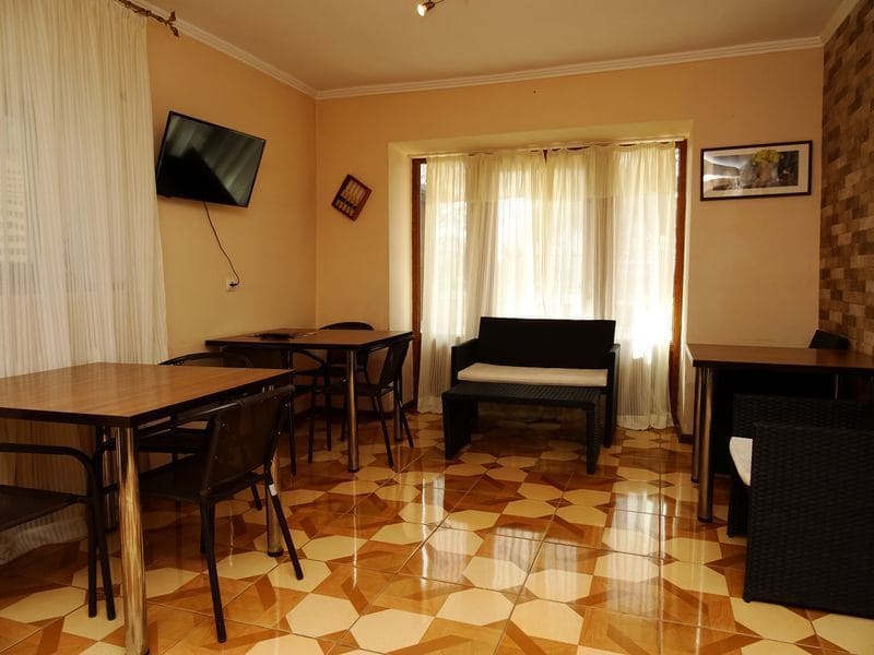 Гостевой дом Валентина в Геленджике - столовая.jpg Гостевой дом Валентина в Геленджике - столовая.jpg