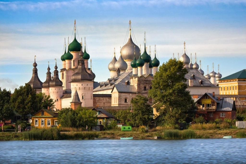 Ростов Великий -панорамное фото.jpg