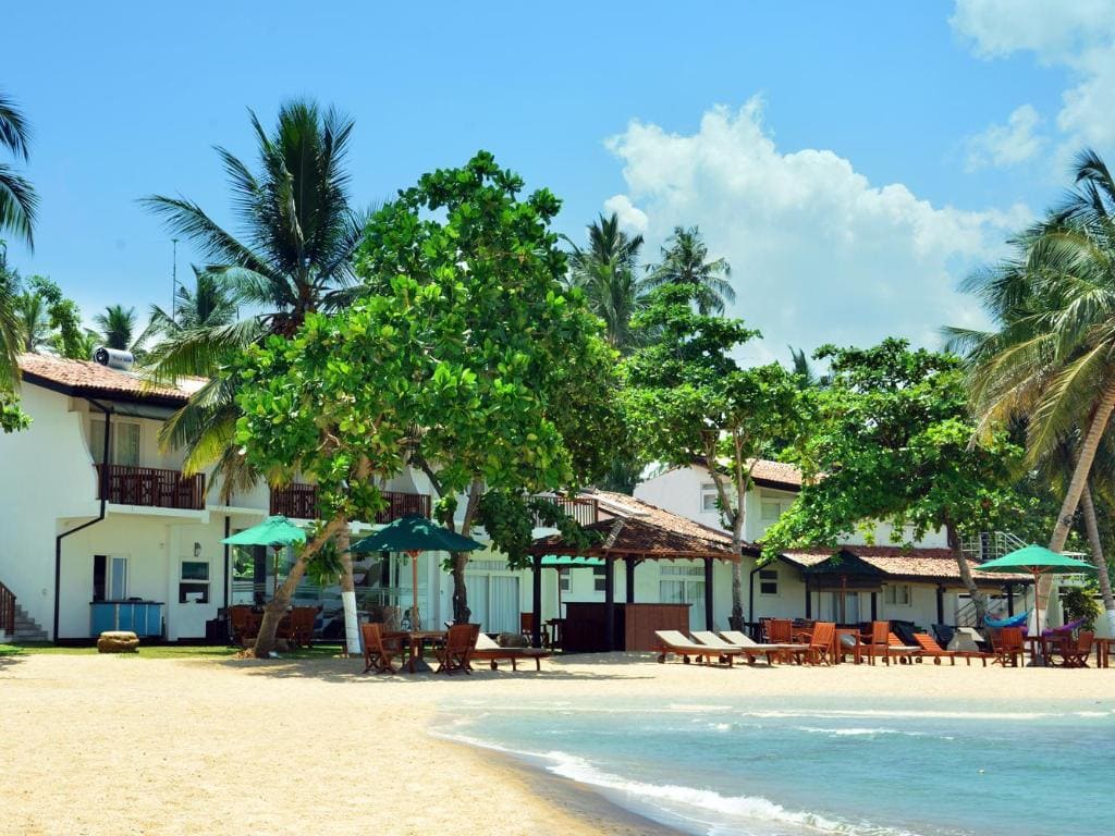 Joes Resort Unawatuna 4 (Унаватуна)вид на корпус с берега.jpg