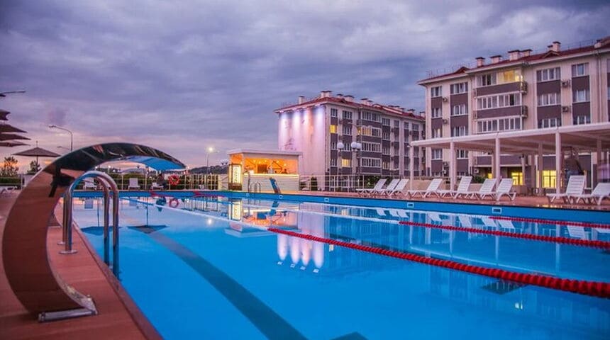 Гостиница Бархатные сезоны вид на фасад.jpg