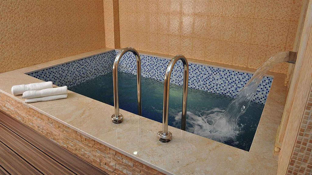 Санаторий имени Анджиевского, город Ессентуки -бассейн в спа.jpg