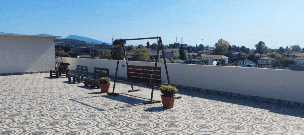 Вид на качели в отеле СанЗазила, Абхазия.png Вид на качели в отеле СанЗазила, Абхазия.png