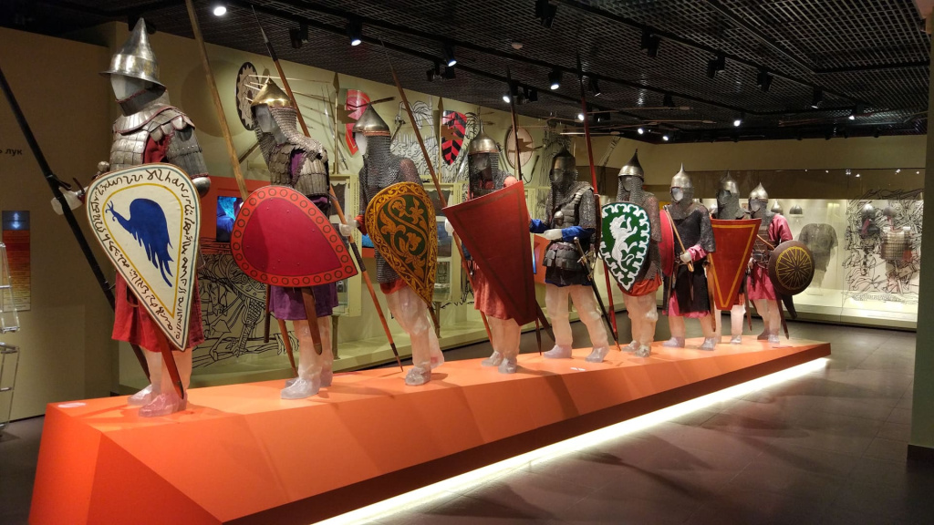 Музей Куликово поле-зал с защитниками руси.jpg Музей Куликово поле-зал с защитниками руси.jpg