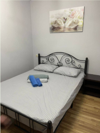 Гостевой дом Амра в Пицунде, двуспальная кровать.png Гостевой дом Амра в Пицунде, двуспальная кровать.png