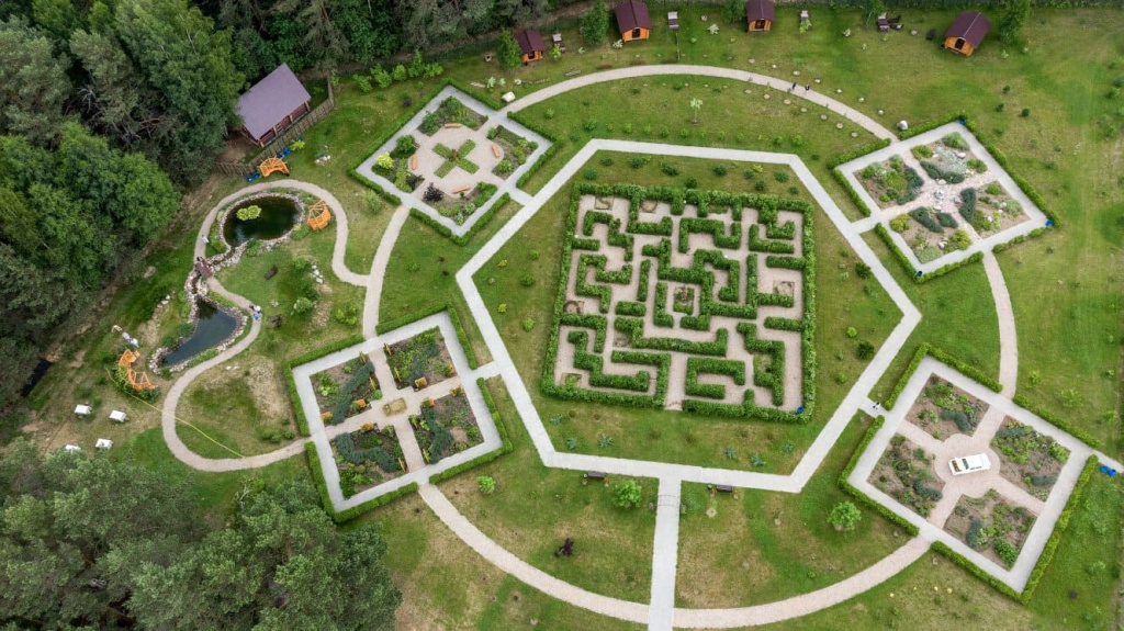 Аптекарьский сад вид сверху.jpg