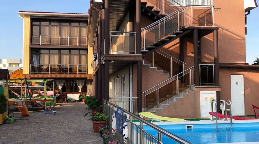 Гостевой дом Гранат в Джемете, Анапа- общий вид.jpg