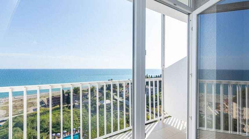 Гранд отель Россия в Гудаута- вид из окна.jpg