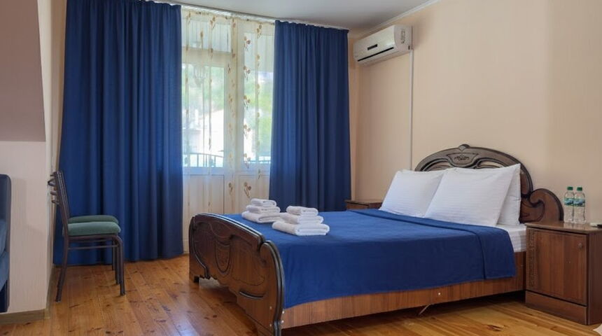 отель Aura city hotel в г. Гагра номер с двуспальной кроватью.jpg отель Aura city hotel в г. Гагра номер с двуспальной кроватью.jpg